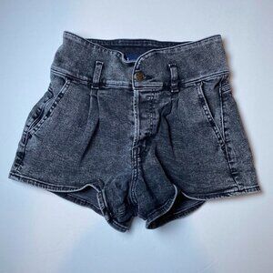 Hollister, washed black Ultra High Rise Mom Short 3”, size 5/27